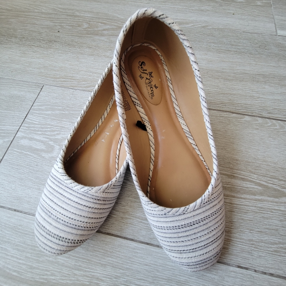 Wide Foot Striped Flats